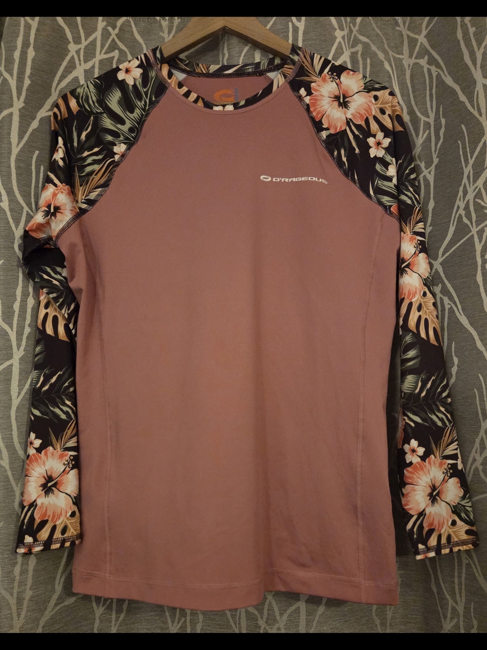 O'Rageous Mauve Floral Sleeve Long Sleeve Rash Guard. Size XL